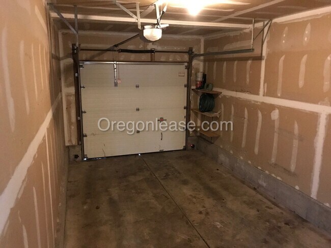 Foto del edificio - 3/2 Duplex Townhome in Thurston Hills