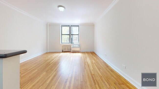 Building Photo - 151 W 16th St