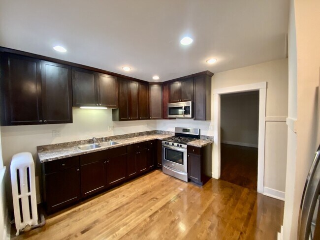 Foto del edificio - 554 Green Bay Rd