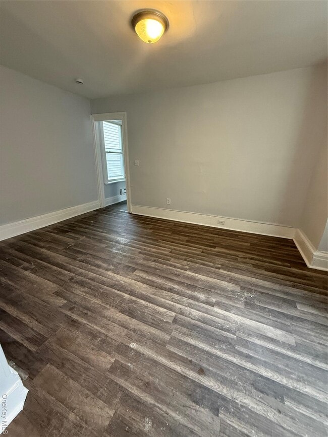 Building Photo - 17 Conklin St