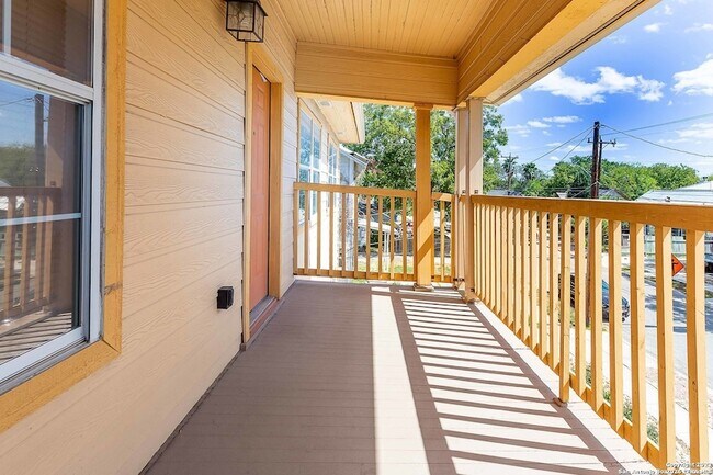 Foto del edificio - 611 W Ridgewood Ct