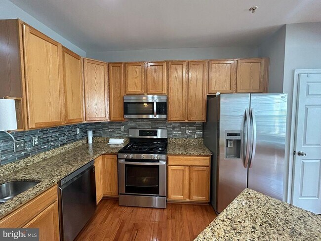 Building Photo - 8863 Papillon Dr