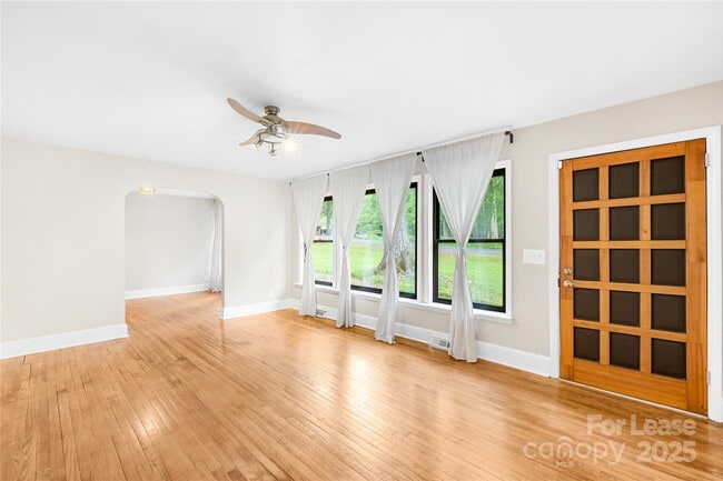 Building Photo - 7022 Lakeside Dr