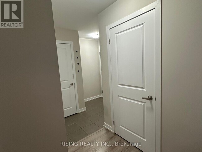 Building Photo - 125 Shoreview Pl