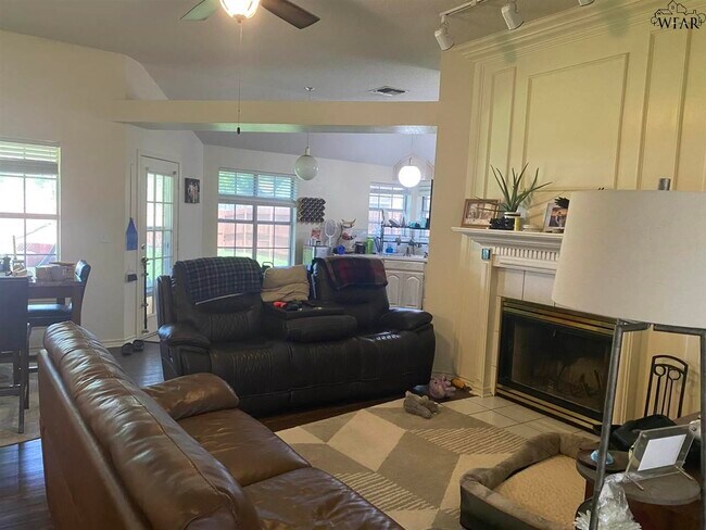 Building Photo - 5217 Northview Dr
