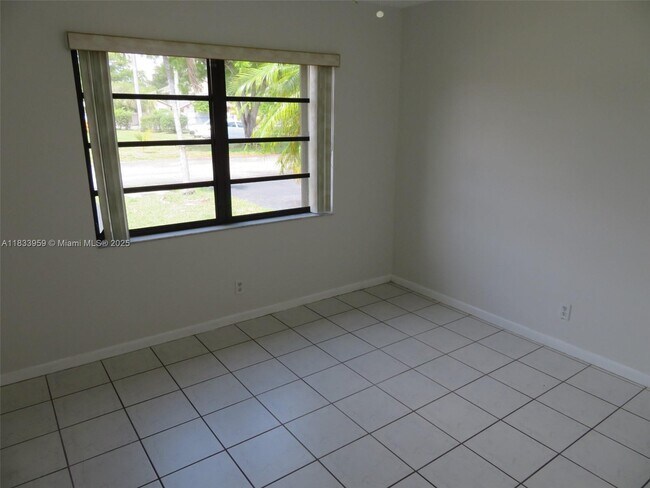 Foto del edificio - 6203 SW 147th Pl Cir