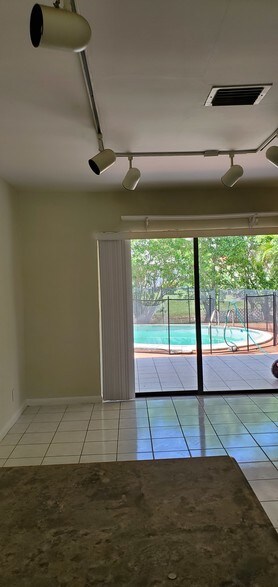 Foto principal - 10955 NW 40th St