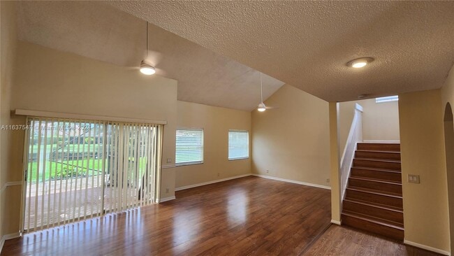 Building Photo - 2825 Oak Park Cir