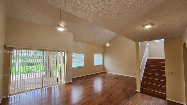 Foto del edificio - 2825 Oak Park Cir