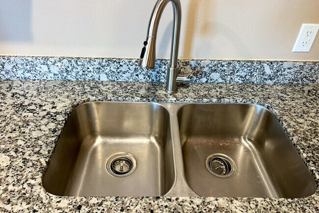 Foto del edificio - 3118 E Cornell St