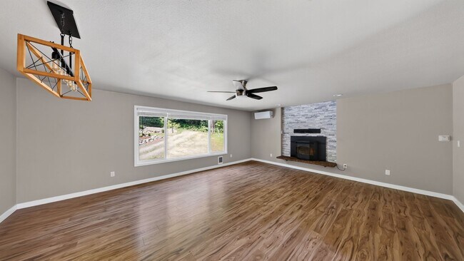 Building Photo - 2742 Umatilla Dr