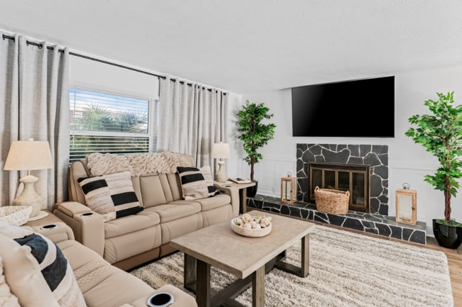 Building Photo - 1442 45th Ave NE