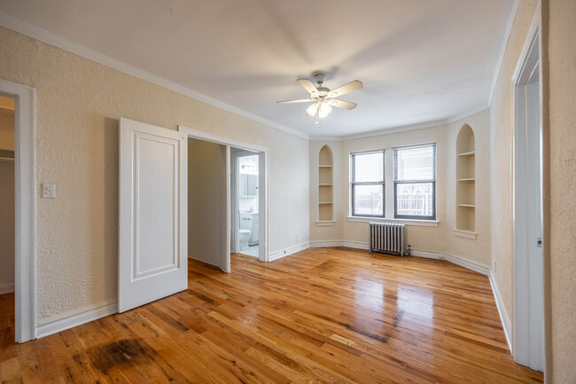 Building Photo - 4828 N Damen Ave