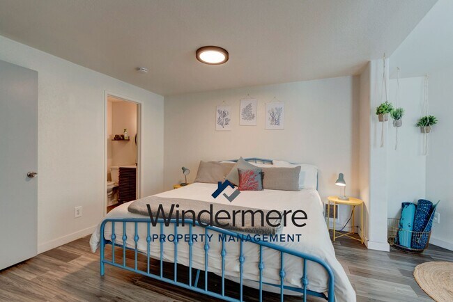 Building Photo - Fully Furnished 3 Bedroom/2 Bathroom
