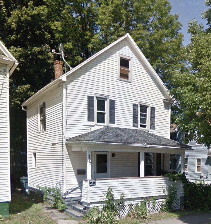 Primary Photo - 327 Saxton St