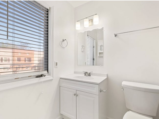 Foto del edificio - 1586 Garden Ct