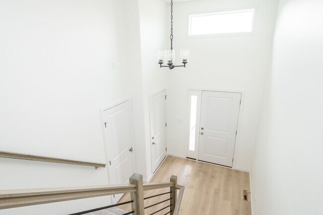 Foto del edificio - 4 Bed 3 Bath Single Family Home - Rent Wit...