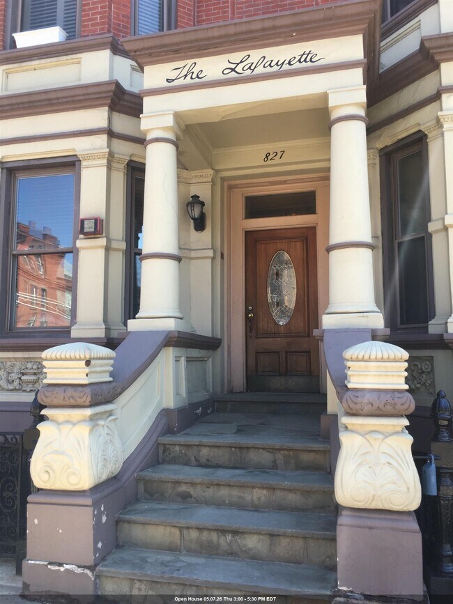 Building Photo - 827 Washington St