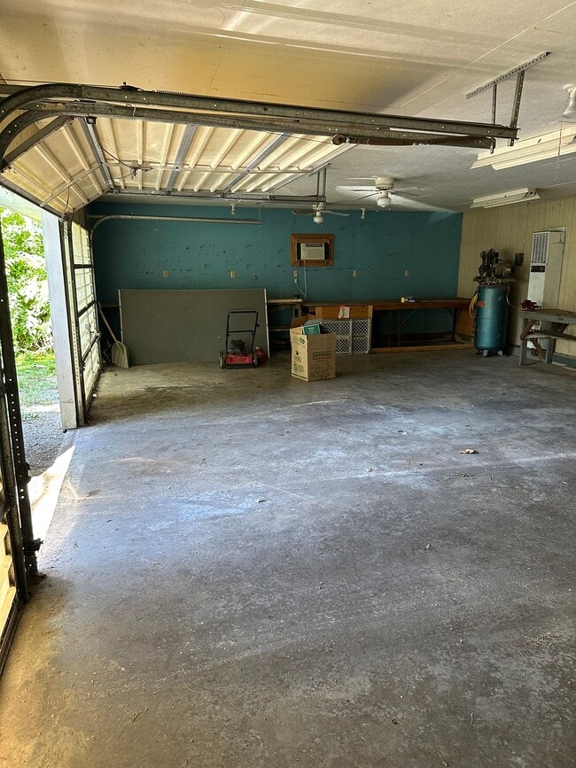 Building Photo - 803 N Iowa Ave