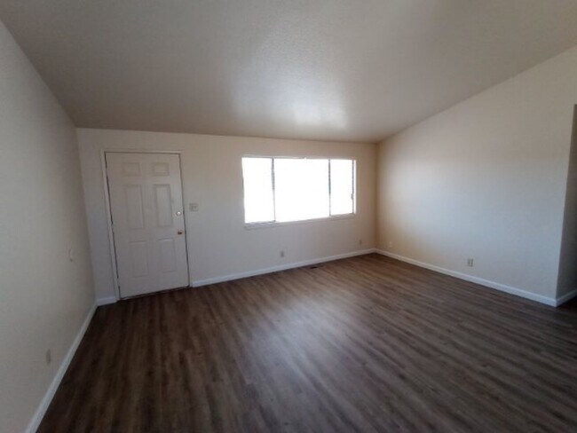 Foto del edificio - Timothy Way Duplex