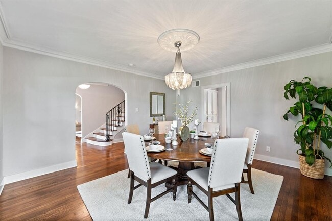 Building Photo - 2516 Riverside Dr