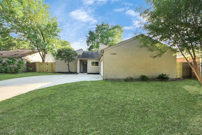 Foto del edificio - 11923 Briar Forest Dr
