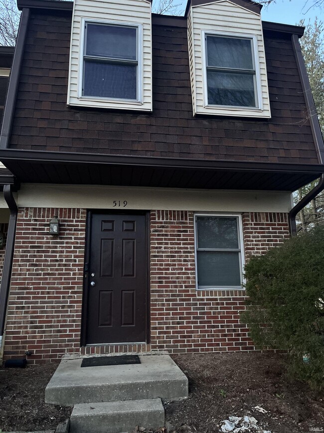 Building Photo - 519 E Graham Pl