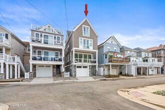 Building Photo - 28 Beach St