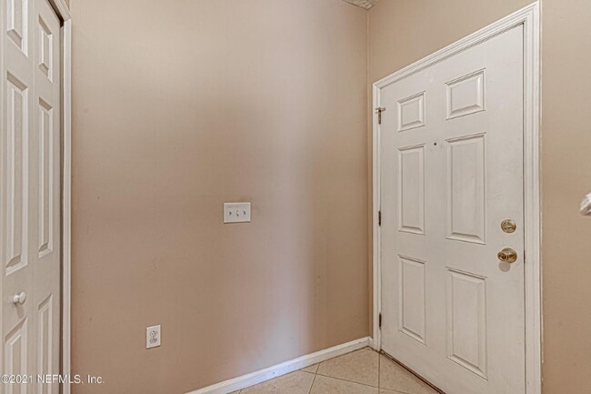 Building Photo - 9480 Grand Falls Dr