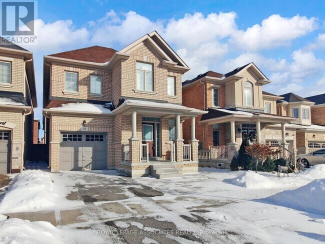 Building Photo - 10 Lloyd Cres