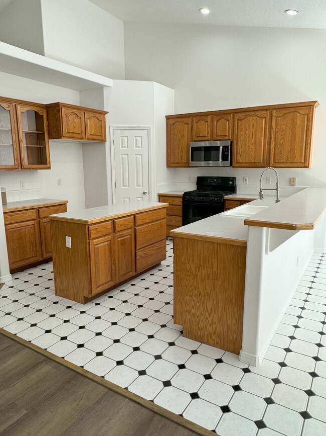 Building Photo - 1532 W Powder Ct