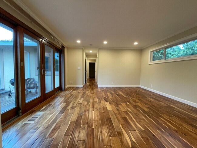 Building Photo - SUNNYVALE - Sunnyvale Updated 4-Bed, 2-Bat...