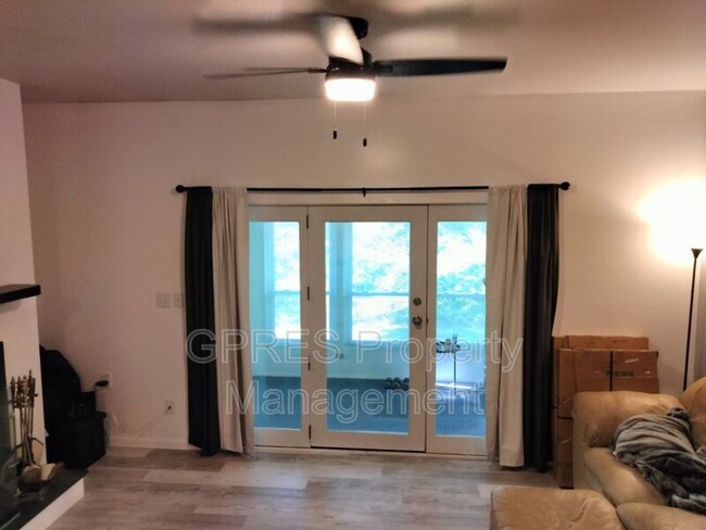 Foto del edificio - Updated 2-Bedroom / 2-Bathroom Condo for Rent