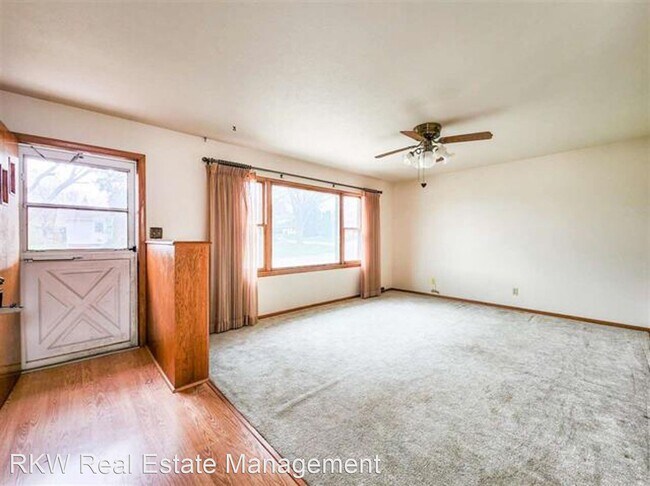 Building Photo - 3 br, 2 bath House - 811 N 10th St.