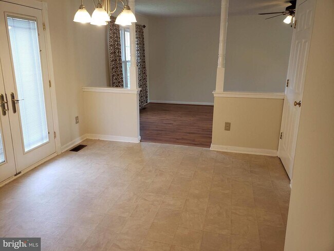 Building Photo - 7620 Regency Glen Dr