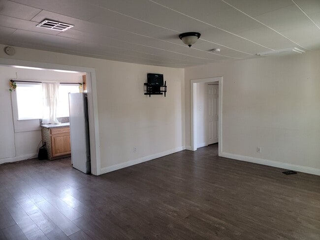 Foto del edificio - 5040 Smoke Ranch Rd