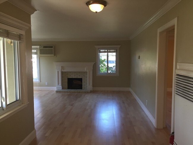 Building Photo - 2049 Elinora Dr