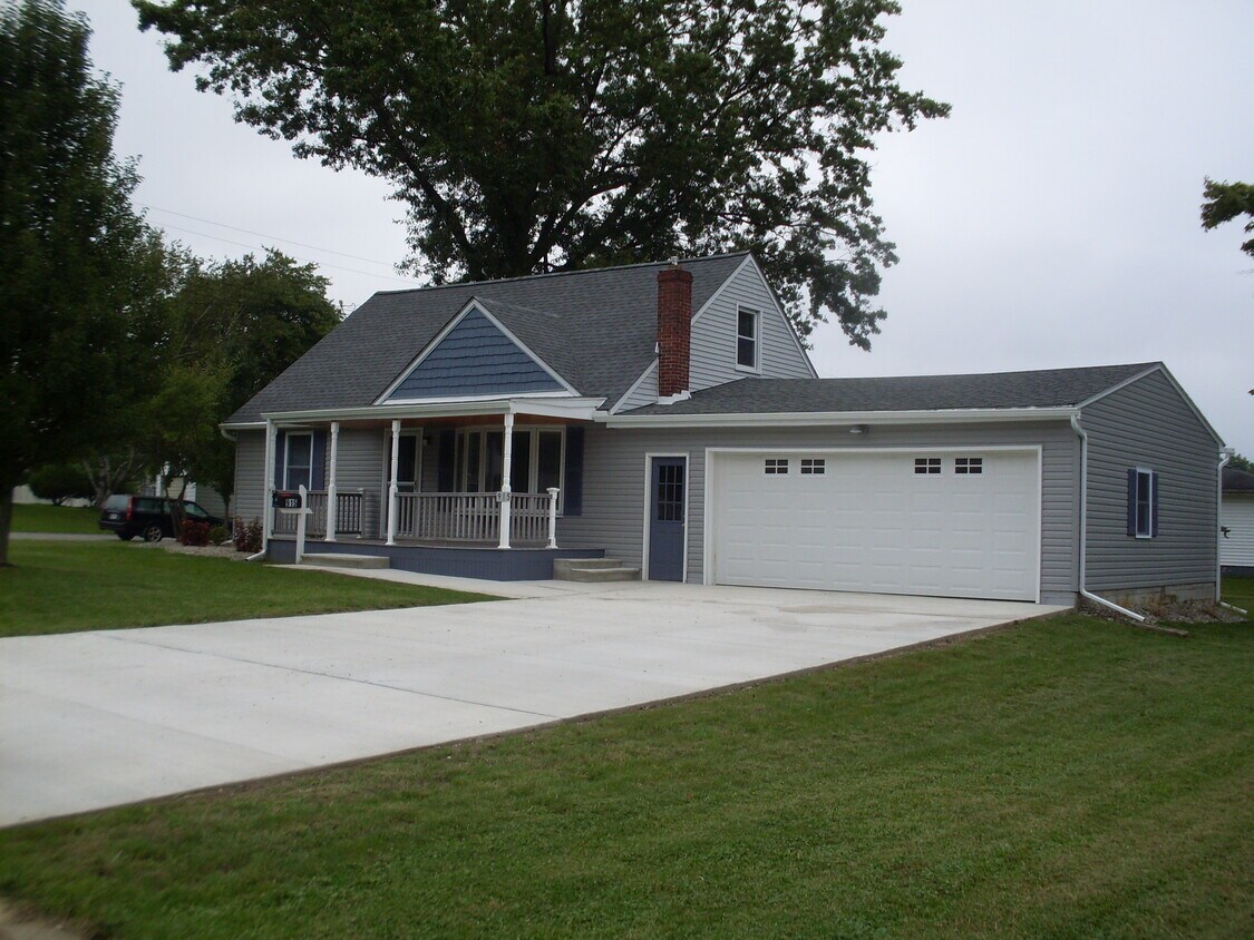 Primary Photo - 915 Pinecrest Rd