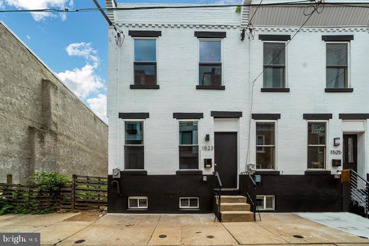 Primary Photo - 1523 S Lambert St