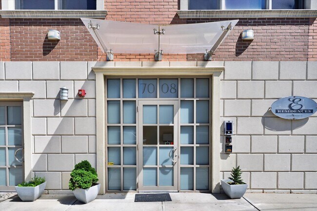 Foto del edificio - 7008 Madison St