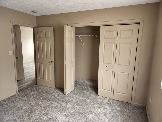 Dormitorio 1 - 3466 University Ave