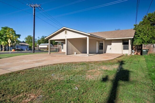 Building Photo - 401 E Janis Dr