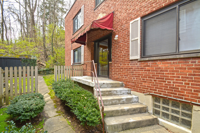 Building Photo - 3575 Linwood Ave