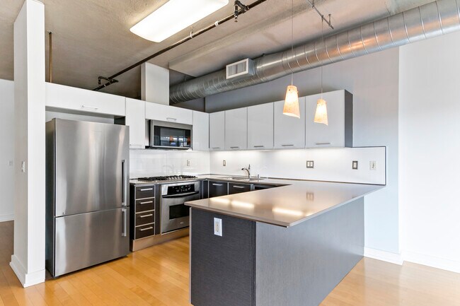 Foto del edificio - 645 W 9th St