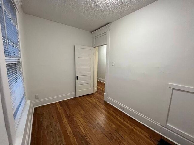Building Photo - 88 Hawkes Ave