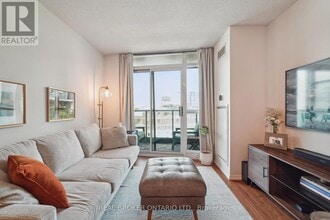 Building Photo - 231 Fort York Blvd