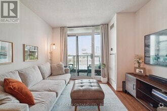 Building Photo - 231-231 Fort York Blvd