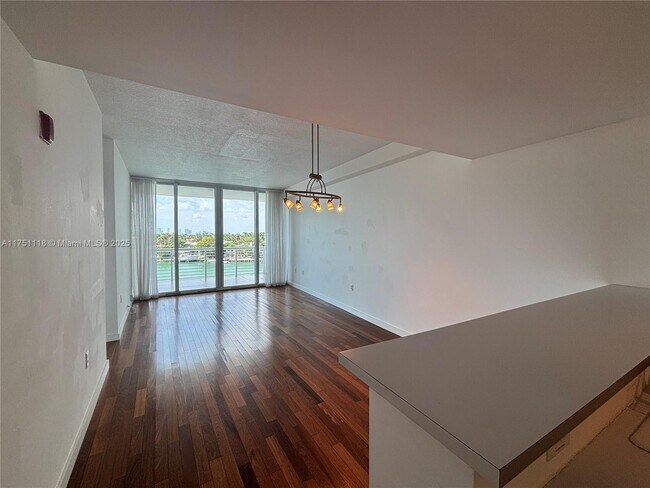 Building Photo - 6580 Indian Creek Dr
