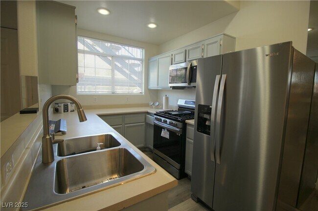 Building Photo - 2201 Ramsgate Dr