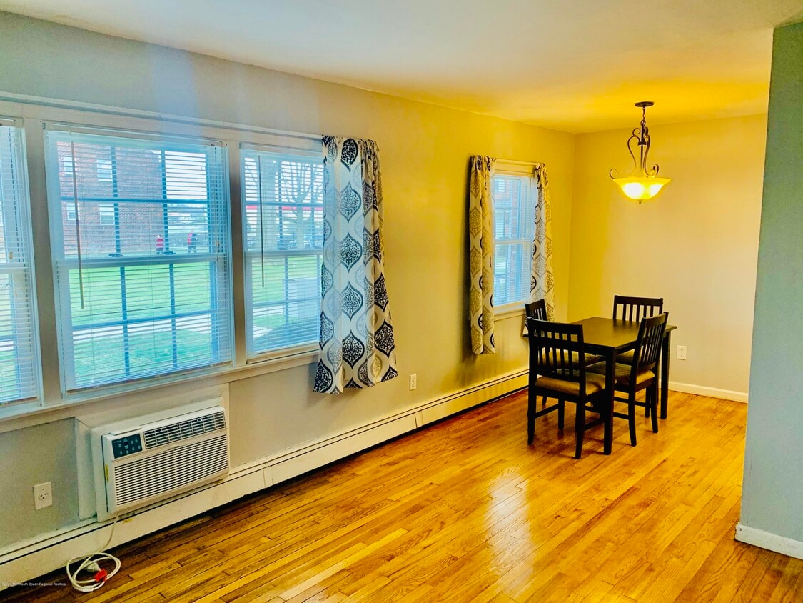 70 Stonehurst Blvd Unit D, Freehold, NJ 07728 Room for Rent in